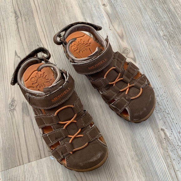 merrell closed toe sandals